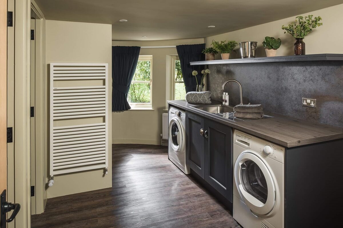 Great Budds Oast: A Cozy Holiday Home in the Kent Countryside 9 GREAT BUDDS OAST laundry room