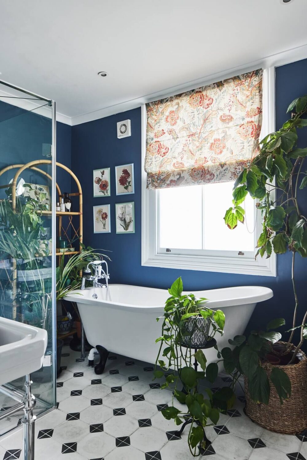 Blue Color Accents in a Restored London Townhouse 20 bathroom-blue-walls-freestanding-bath-nordroom