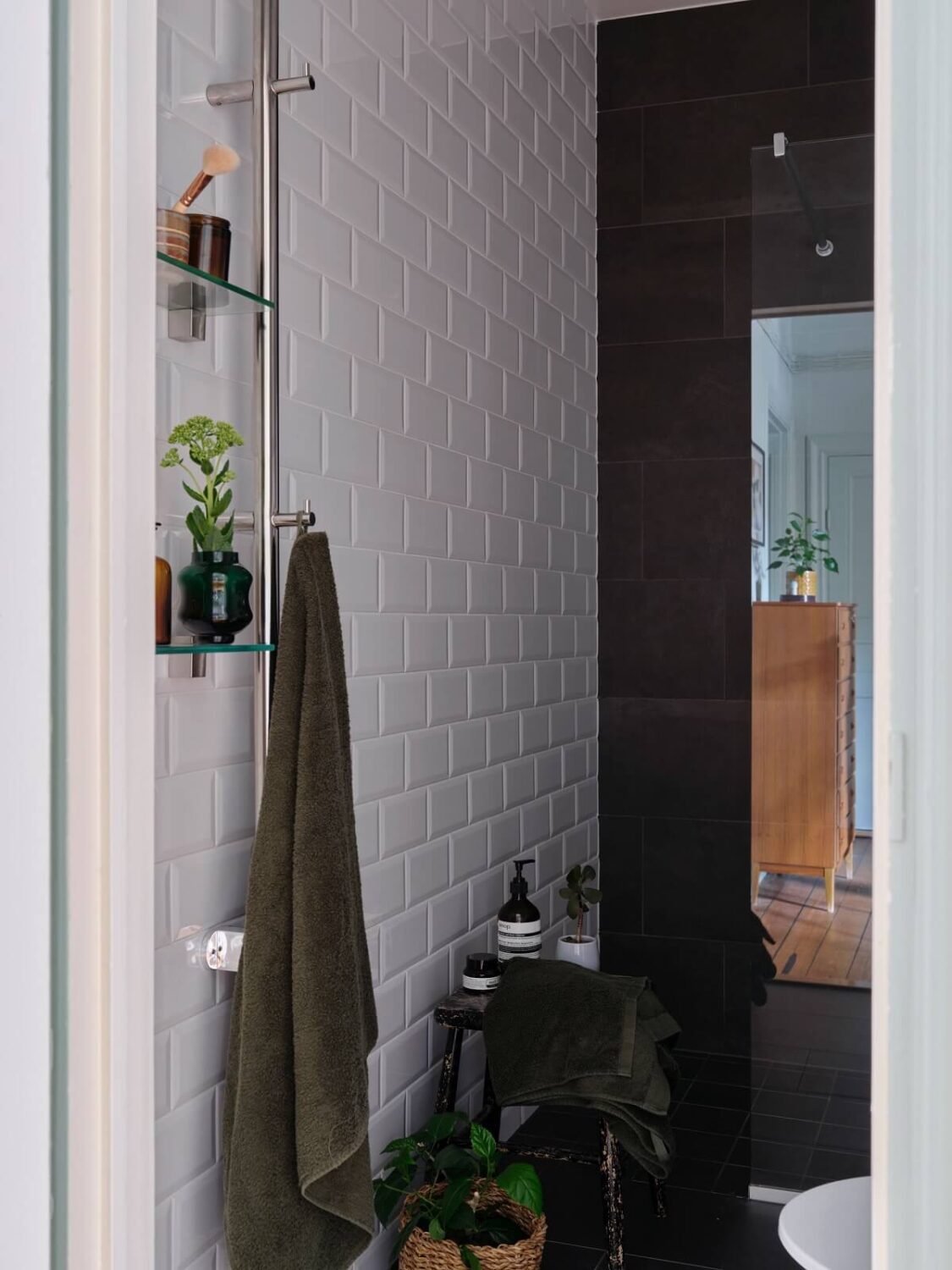 A Scandi Apartment Mixes Vintage with Contemporary Design 23 bathroom-white-gray-tiles-nordroom