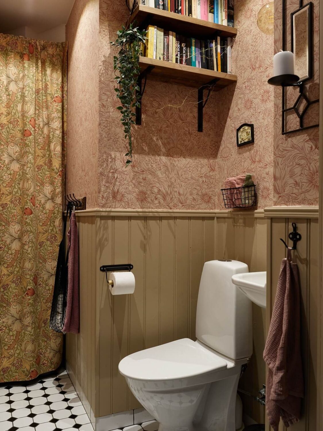 A Warm Vintage Apartment in Stockholm 15 bathroom-wood-panels-wallpaper-nordroom