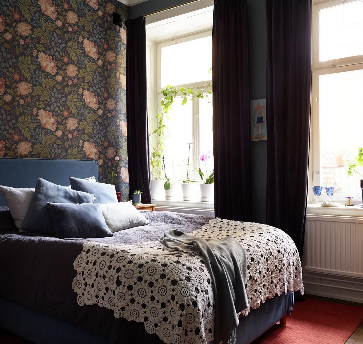 A Warm Vintage Apartment in Stockholm 11 bedroom-wallpaper-blue-accent-color-nordroom