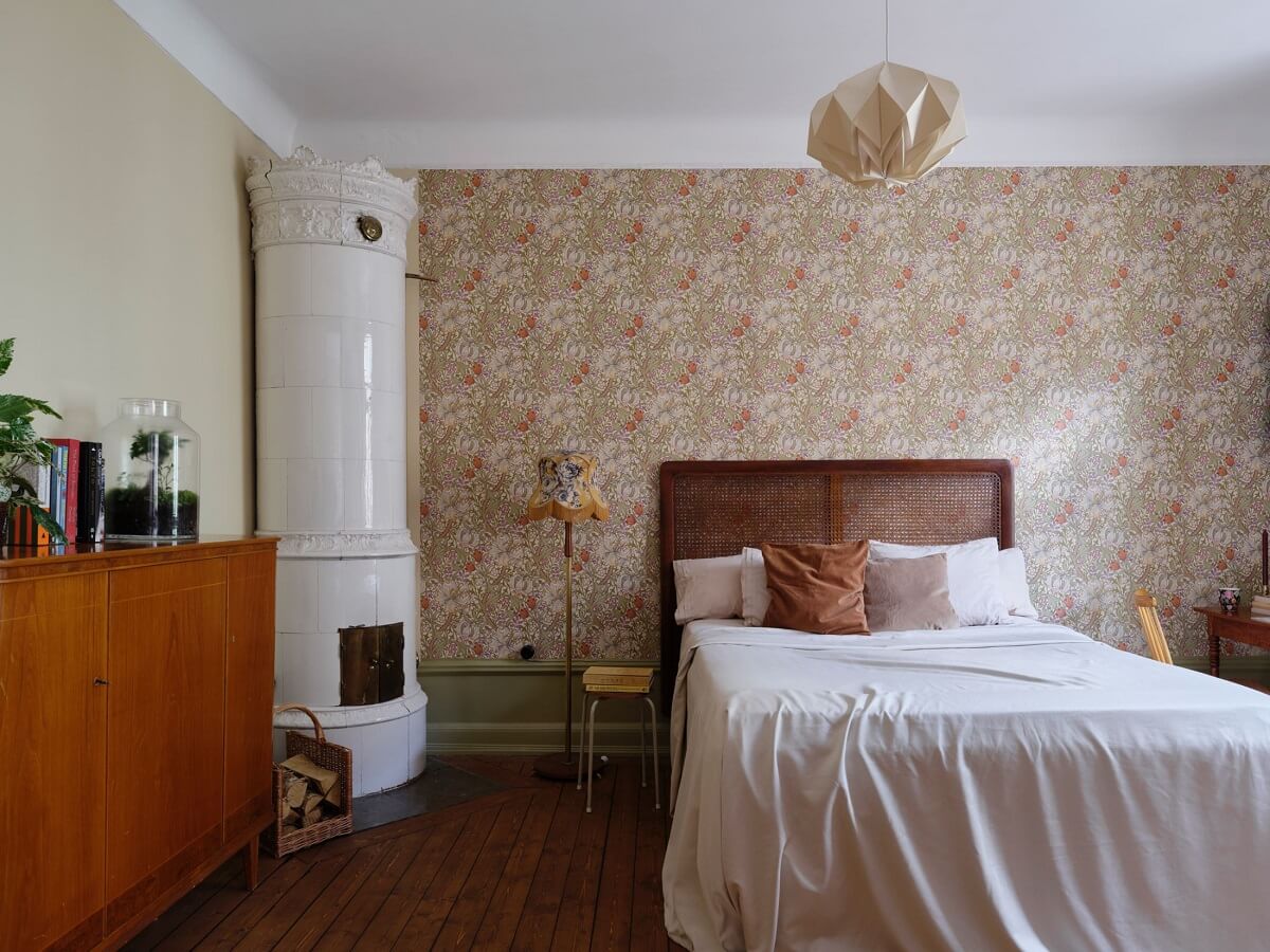 A Scandi Apartment Mixes Vintage with Contemporary Design 10 bedroom-wallpaper-wicker-headboard-nordroom