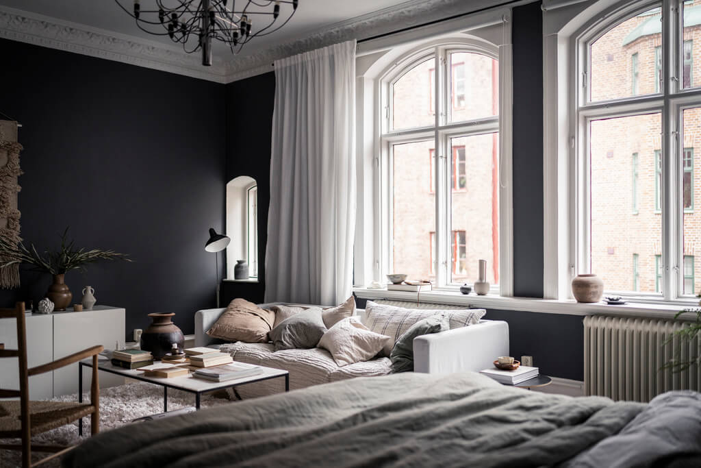 A Scandinavian Studio Apartment with Black Walls 11 black studio apartment light furnishings