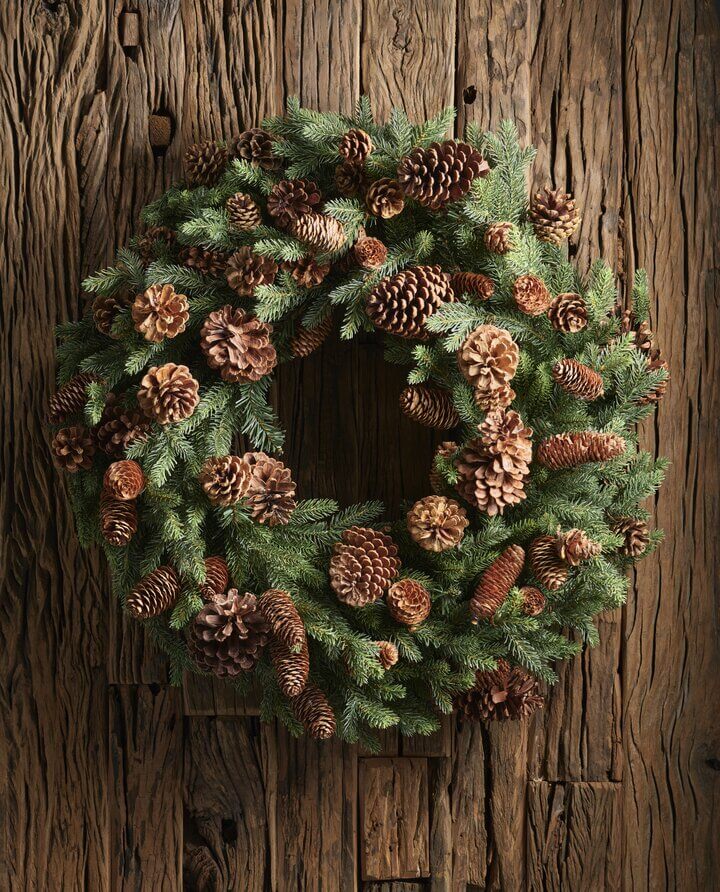 A Modern Norwegian Log House Decorated for Christmas 11 christmas wreath norwegian log house