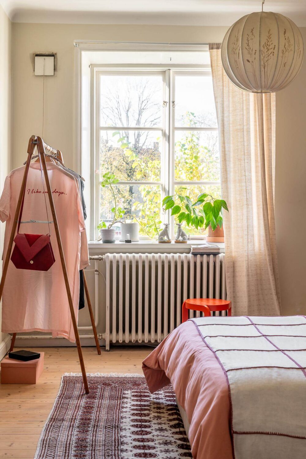 Colorful Decor in a Scandinavian Apartment 14 clothing-rack-bedroom-beige-walls