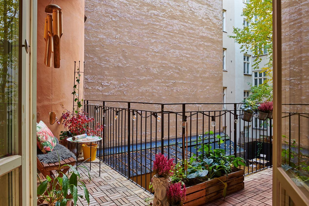 A Romantic Apartment with Original Details 23 corner-balcony