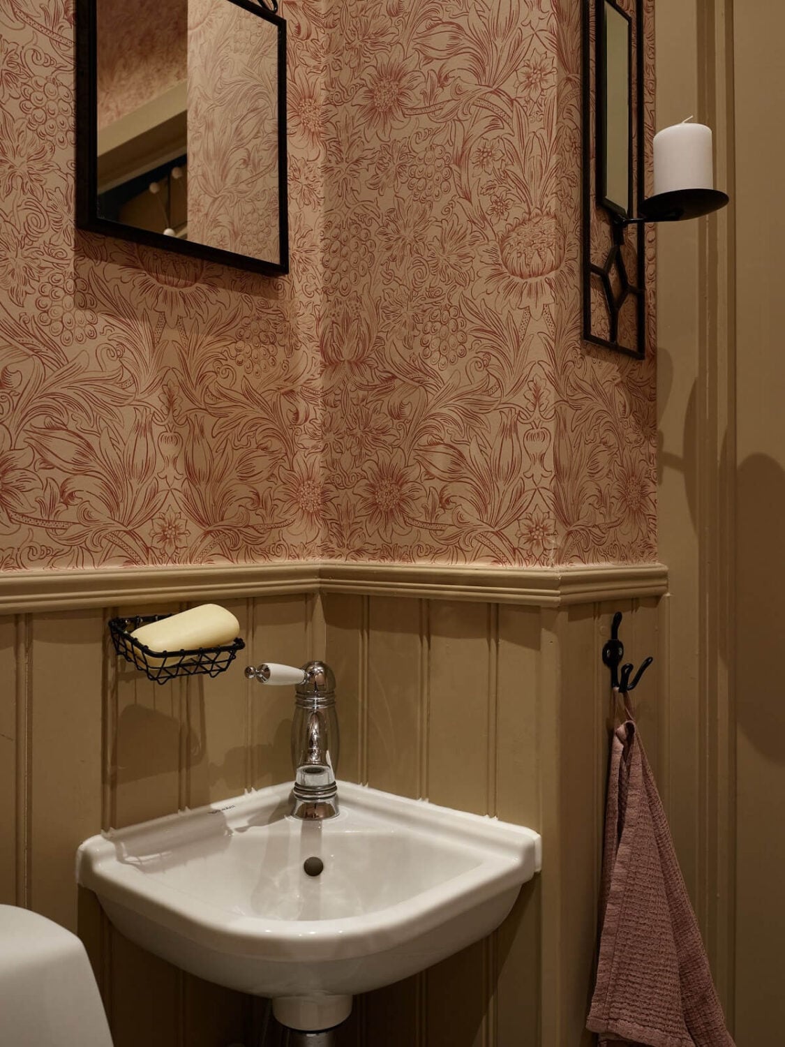 A Warm Vintage Apartment in Stockholm 16 dark-beige-tongue-and-groove-paneling-wallpaper-nordroom
