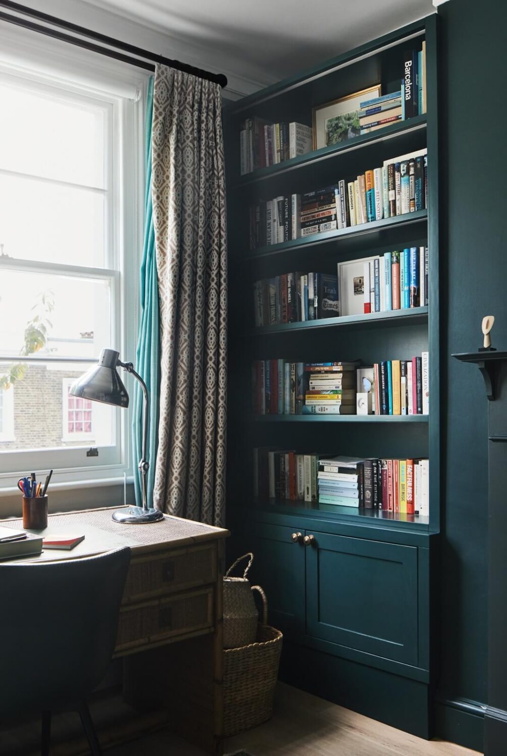 Blue Color Accents in a Restored London Townhouse 18 dark-blue-home-office-library-nordroom