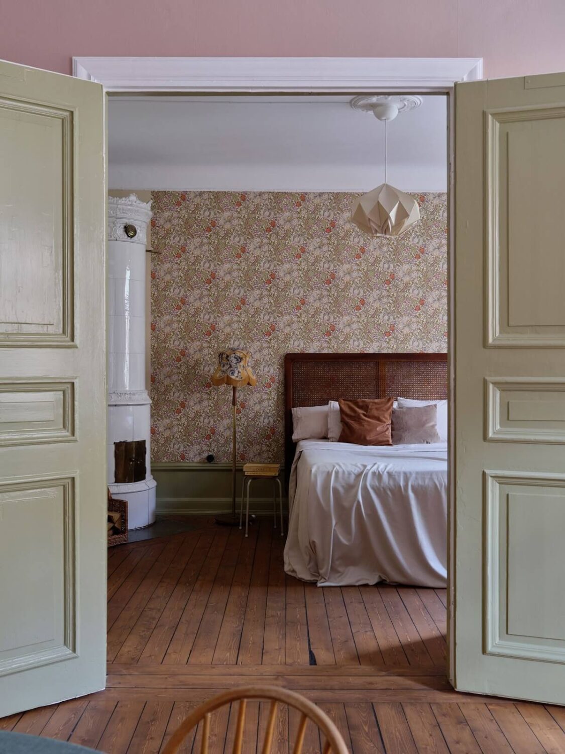 A Scandi Apartment Mixes Vintage with Contemporary Design 9 double-wooden-doors-bedroom-wallpaper-nordroom