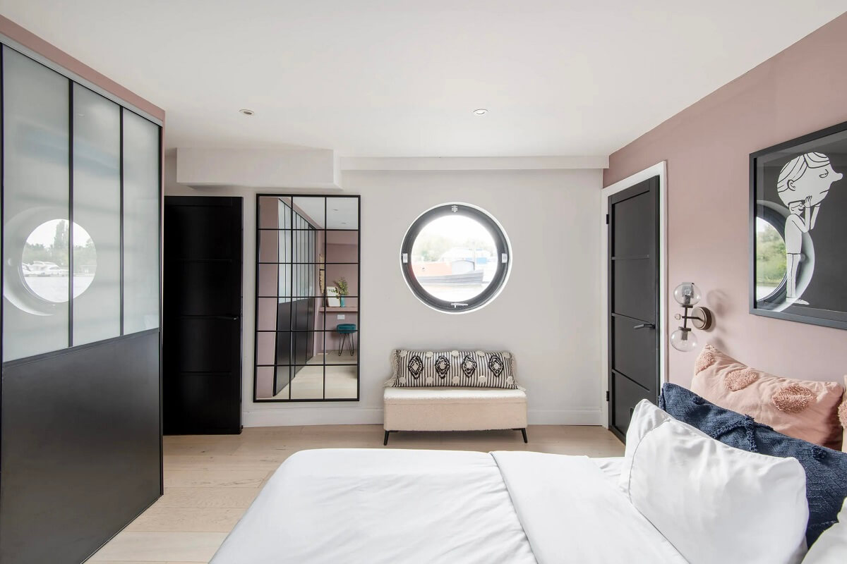 A Spacious and Stylish Houseboat in London 10 dusty pink bedroom