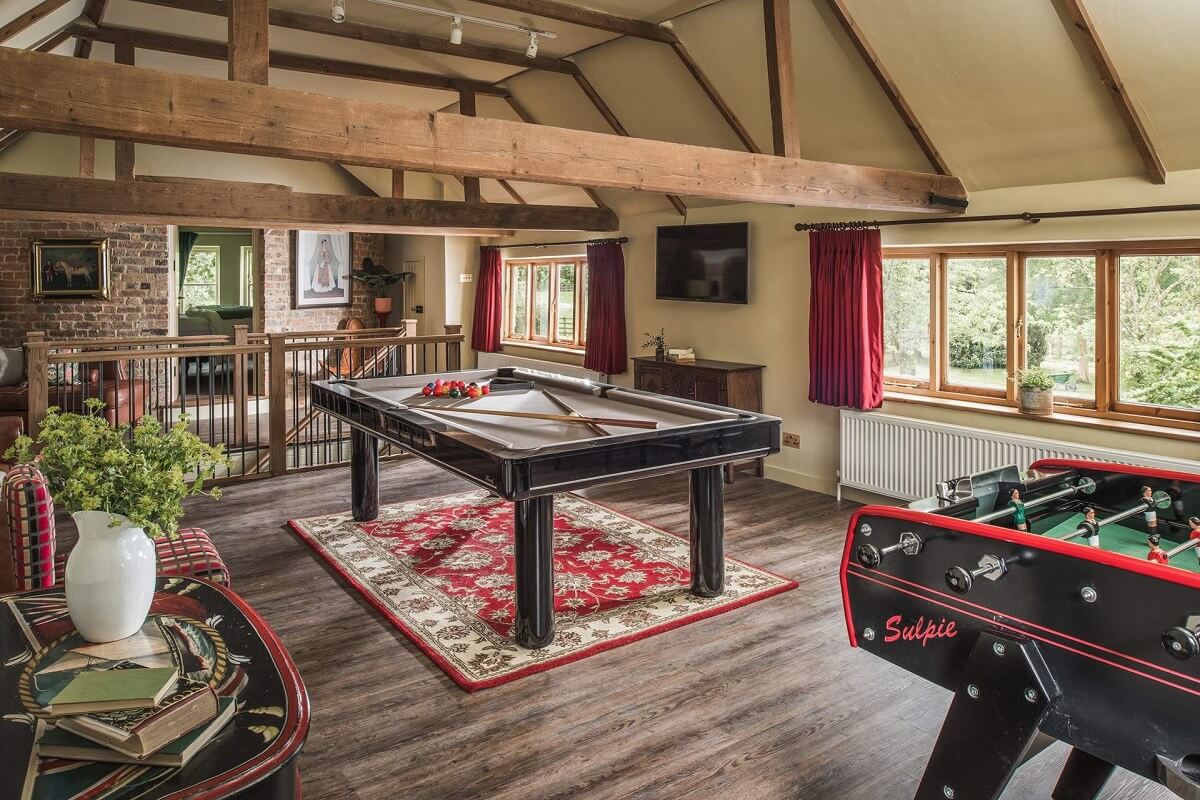 Great Budds Oast: A Cozy Holiday Home in the Kent Countryside 25 games room GREAT BUDDS OAST