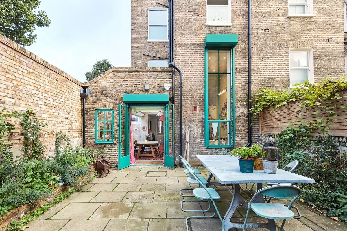 A Playful Colorful Eclectic Artist Home in London 26 garden london townhouse green window trims
