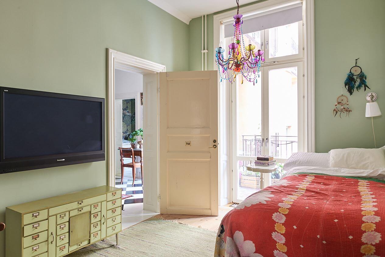 A Romantic Apartment with Original Details 37 green-bedroom