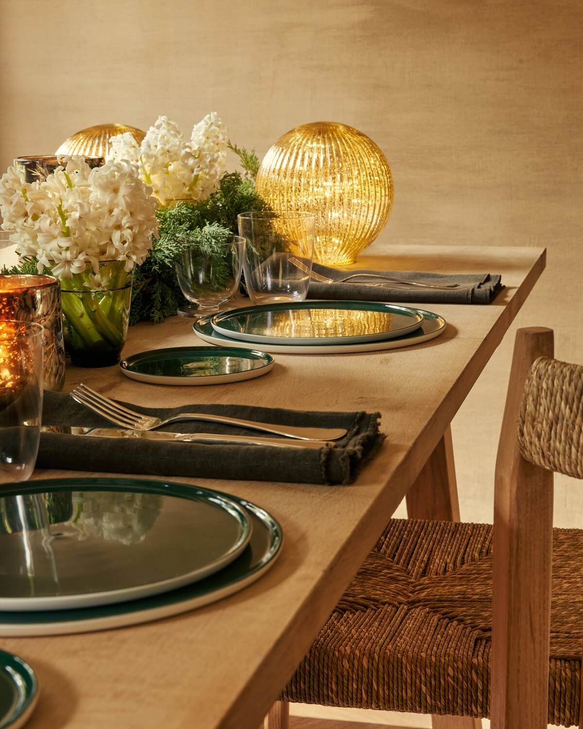 Zara Home Christmas Collection 2023 5 green-table-setting-zara-home-christmas-2023-nordroom