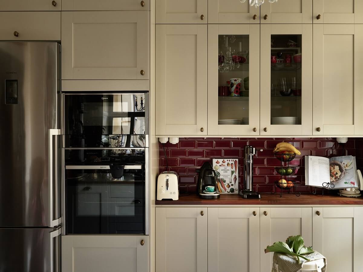 A Warm Vintage Apartment in Stockholm 9 kitchen-with-red-tiles-nordroom