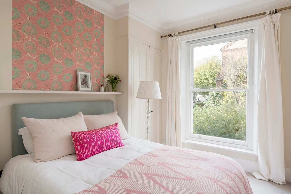 A Light Apartment with Arched Windows and a Garden in Maida Vale 10 light bedroom pink accents nordroom