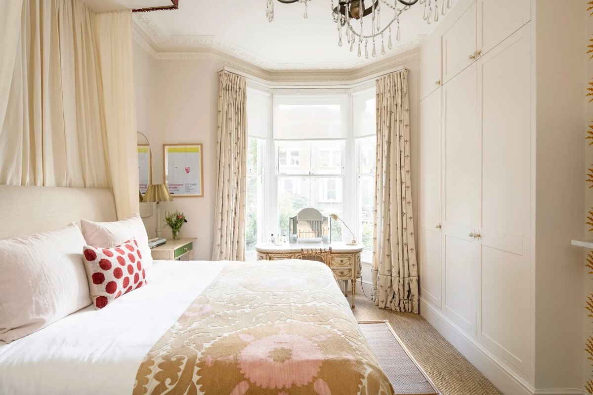 A Light Apartment with Arched Windows and a Garden in Maida Vale 8 light master bedroom bay window
