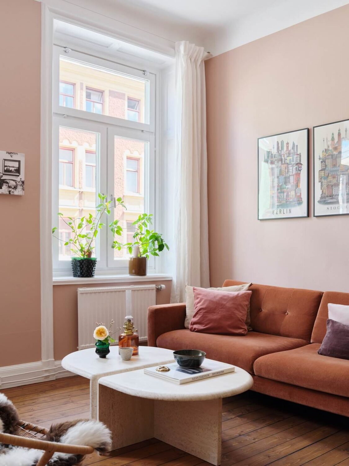 A Scandi Apartment Mixes Vintage with Contemporary Design 4 light-pink-wall-colors-living-room-nordroom