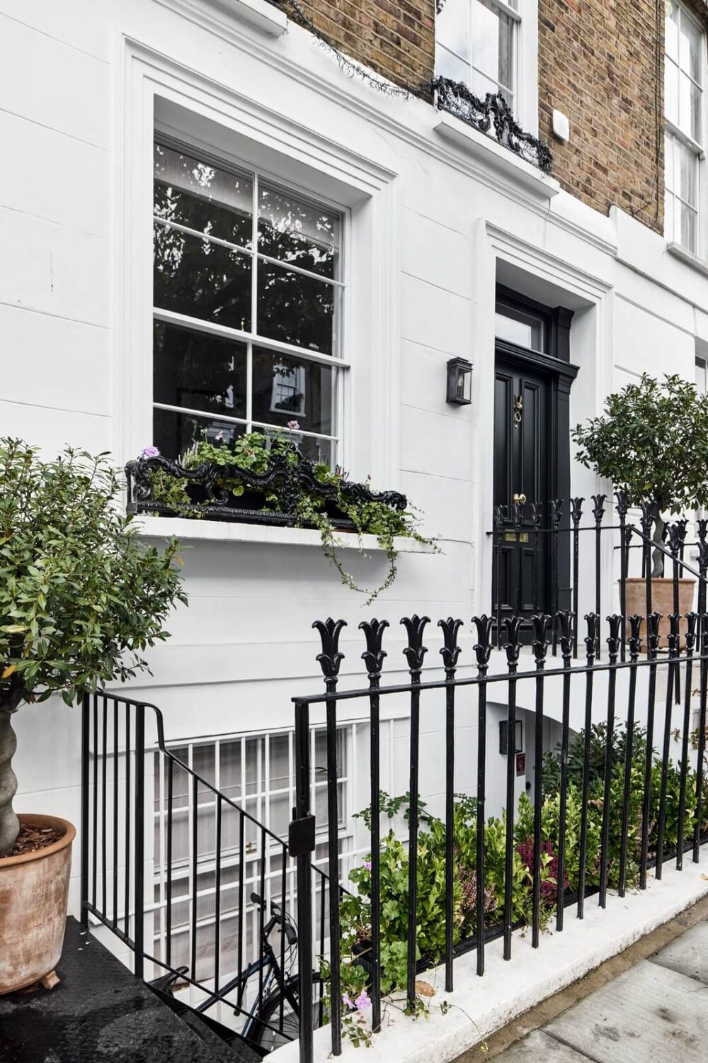 Blue Color Accents in a Restored London Townhouse 28 london-townhouse-exterior-plants-nordroom