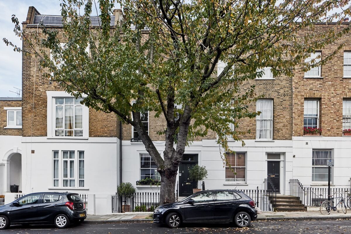 Blue Color Accents in a Restored London Townhouse 29 london-townhouse