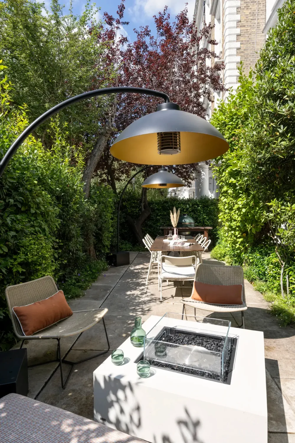An Award-Winning Apartment with Color Accents in Notting Hill 18 modern-garden-notting-hill-apartment-nordroom