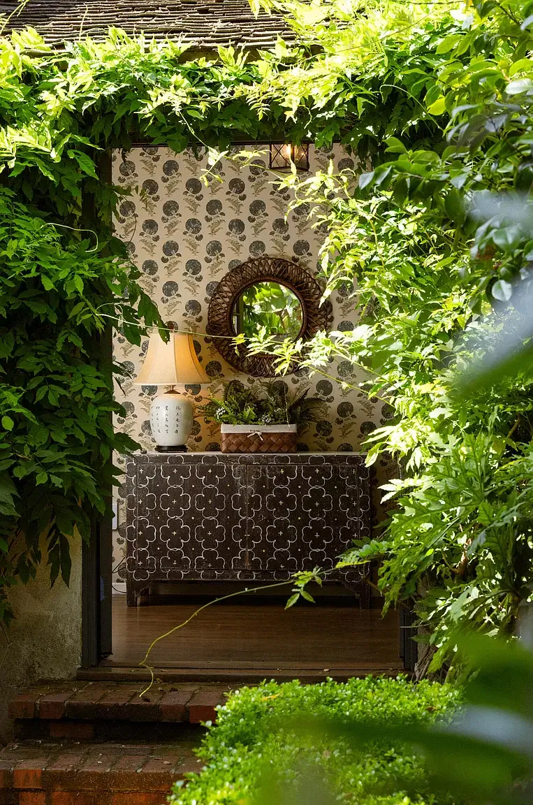 A Cozy Montecito Home Once Owned by Larry David 23 montecito-home-plants-nordroom