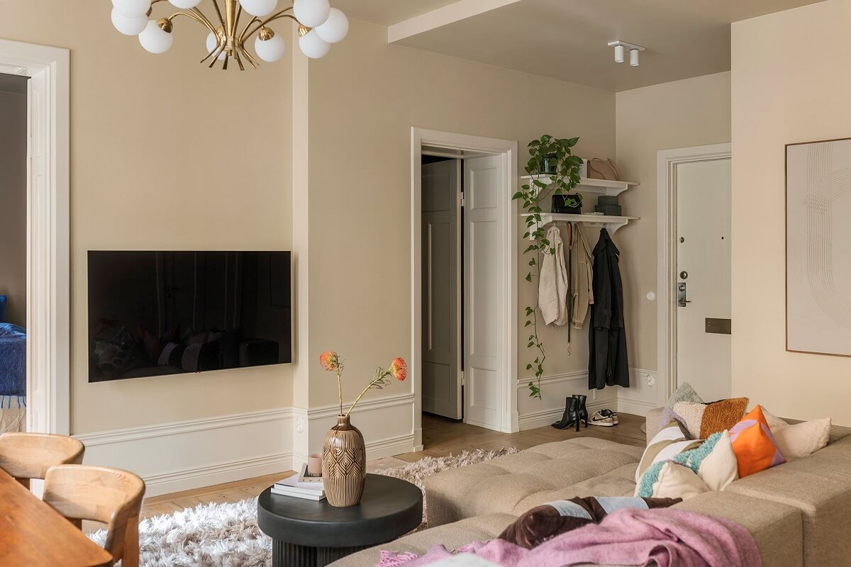 A Cozy Scandinavian Apartment with a Cobalt Color Accent 6 open plan living room with hallway