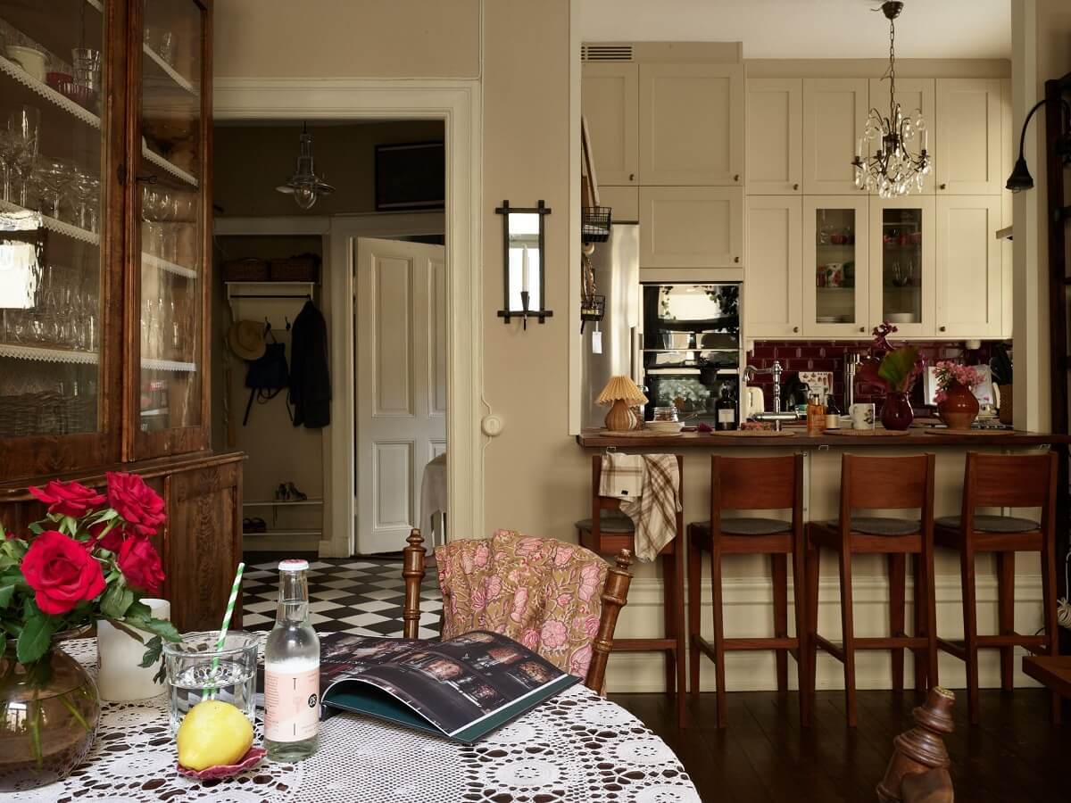 A Warm Vintage Apartment in Stockholm 6 open-plan-vintage-living-room-kitchen-bar-nordroom