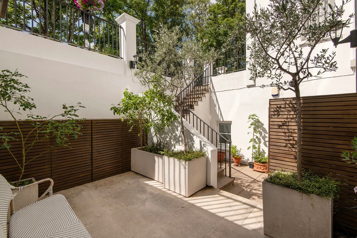 Muted Colors and Classic Design in a London Townhouse 22 patio-Little-Venice-Apartment-london