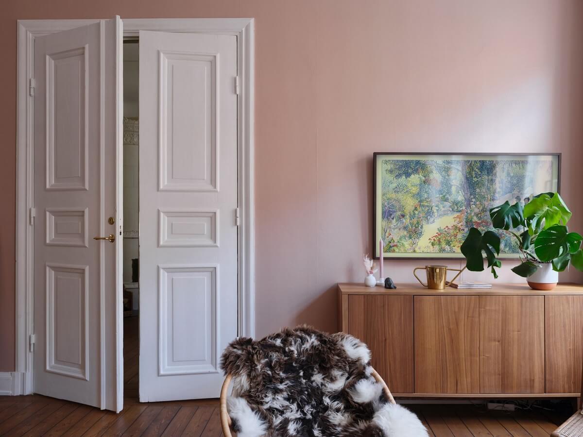 A Scandi Apartment Mixes Vintage with Contemporary Design 7 pink-living-room-walls-nordroom