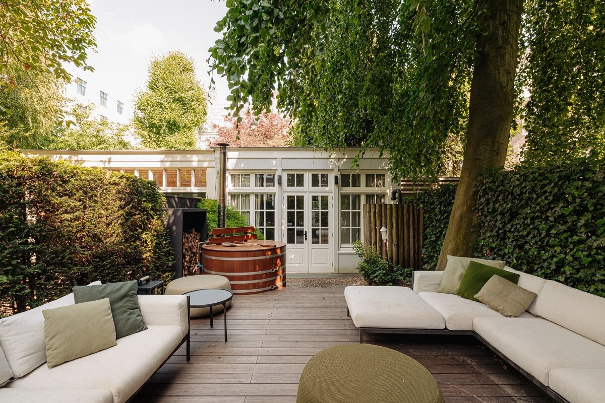 A Luxurious Amsterdam Canal House with High Ceilings 23 seating area city garden amsterdam