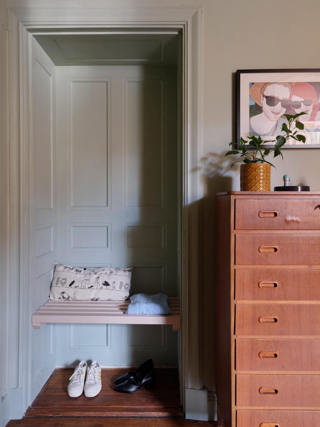 A Scandi Apartment Mixes Vintage with Contemporary Design 26 shoe-rack-niche-hallway-nordroom