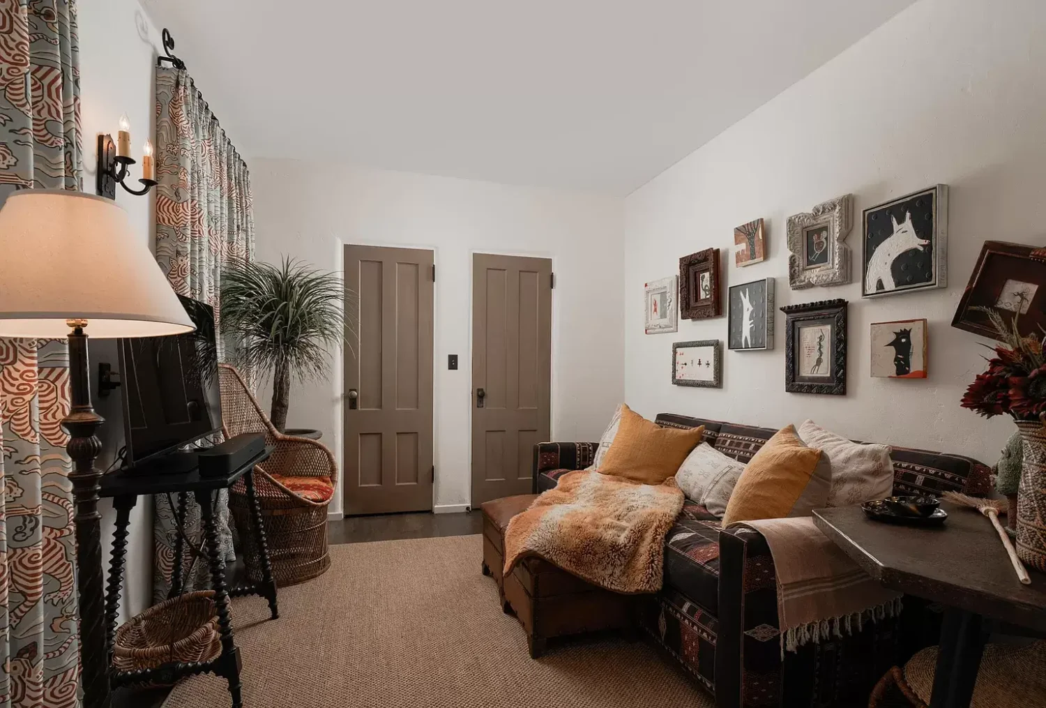 A Cozy Montecito Home Once Owned by Larry David 19 sitting-room-montecito-home