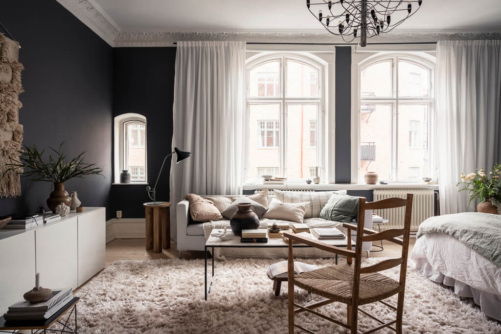 A Scandinavian Studio Apartment with Black Walls 1 studio apartment black walls white decor