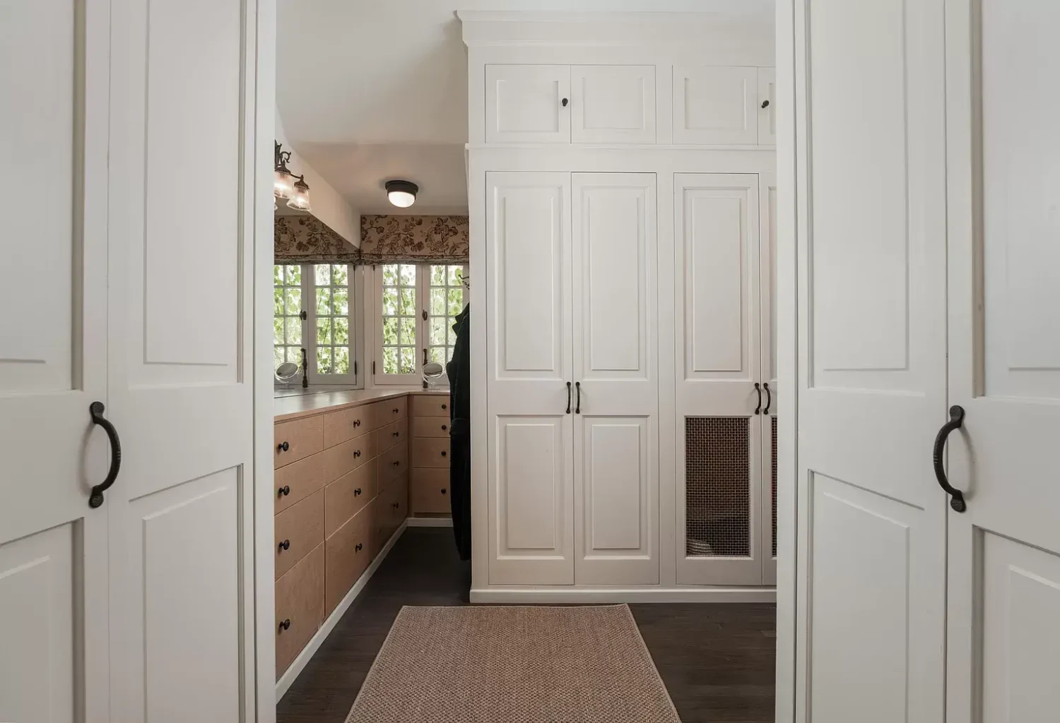 A Cozy Montecito Home Once Owned by Larry David 16 walk-in-closet