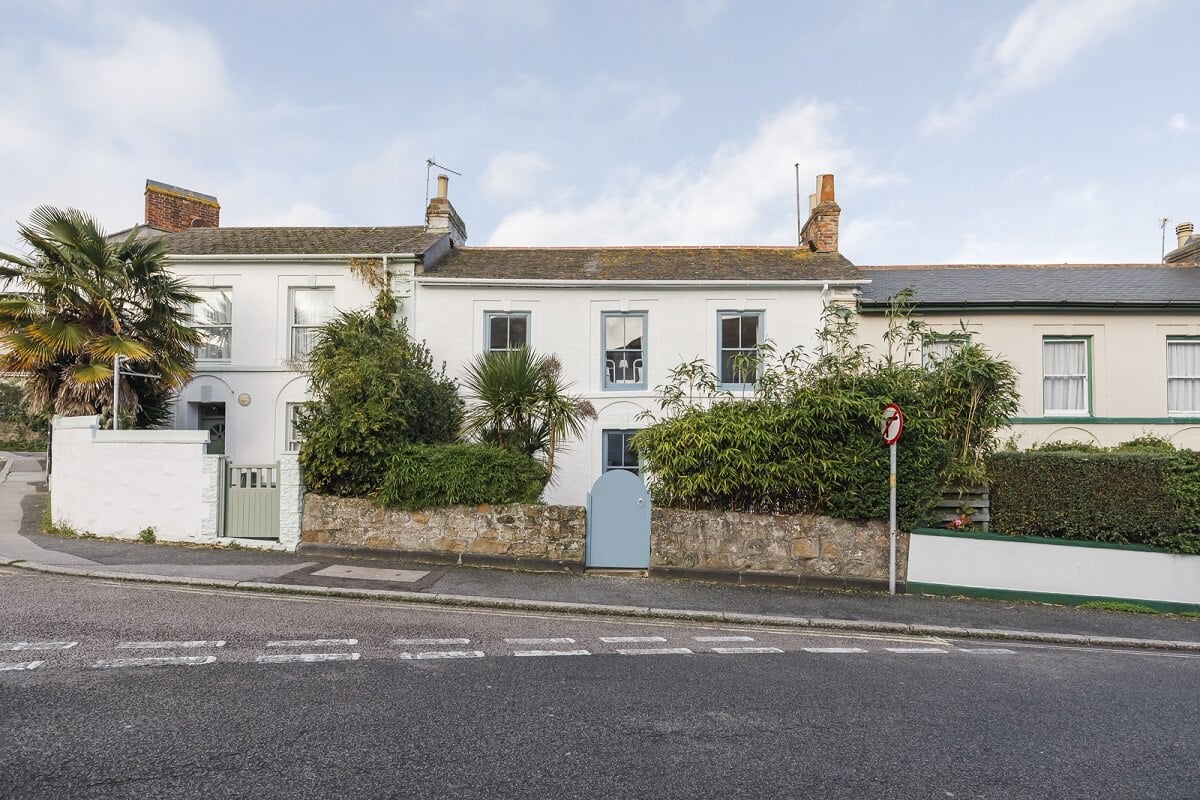 A Light Coastal Home in England 22 white coastal home england