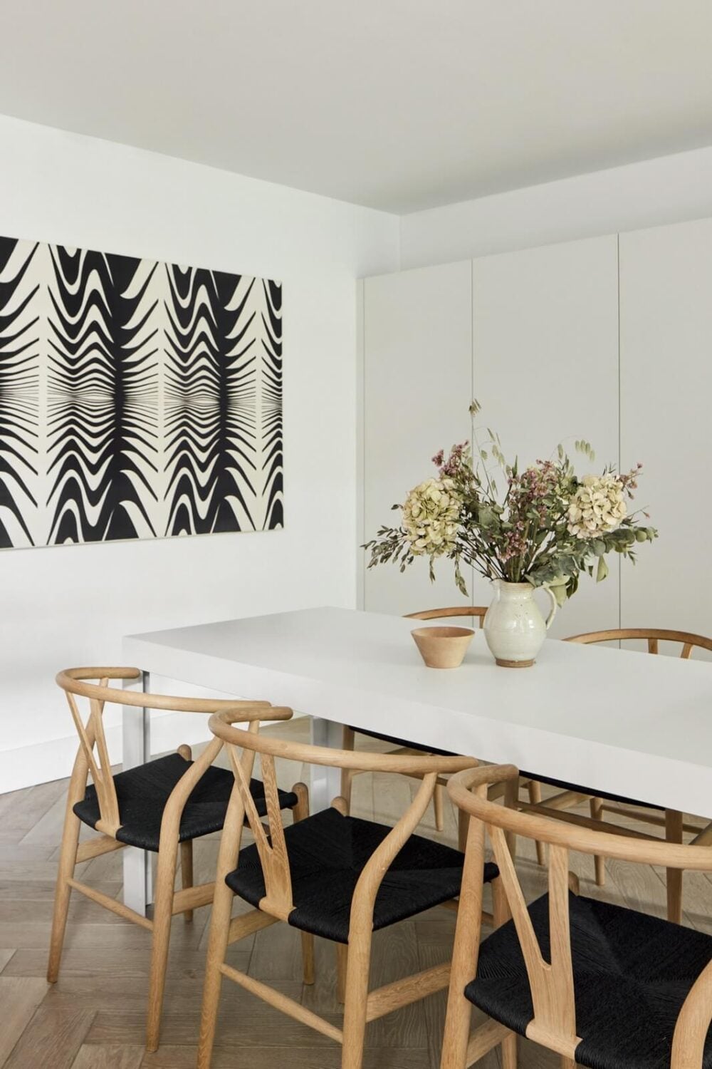 Stylish Monochrome Interiors in an Early 20th Century House 13 white-dining-table-wishbone-chairs-nordroom