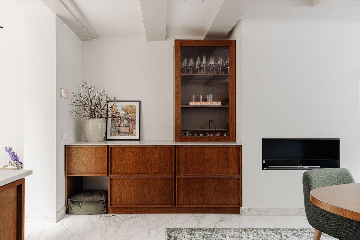 A Luxurious Amsterdam Canal House with High Ceilings 14 wooden kitchen amsterdam canal house