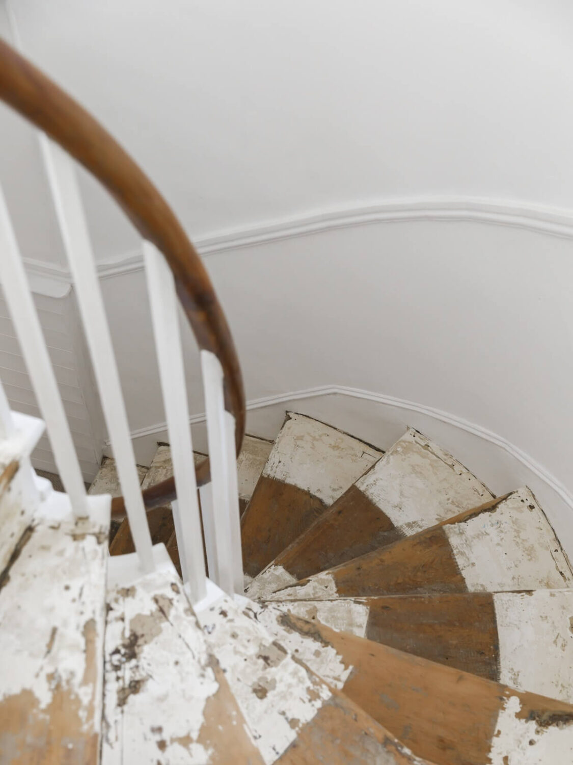 A Light Coastal Home in England 14 wooden spiral staircase