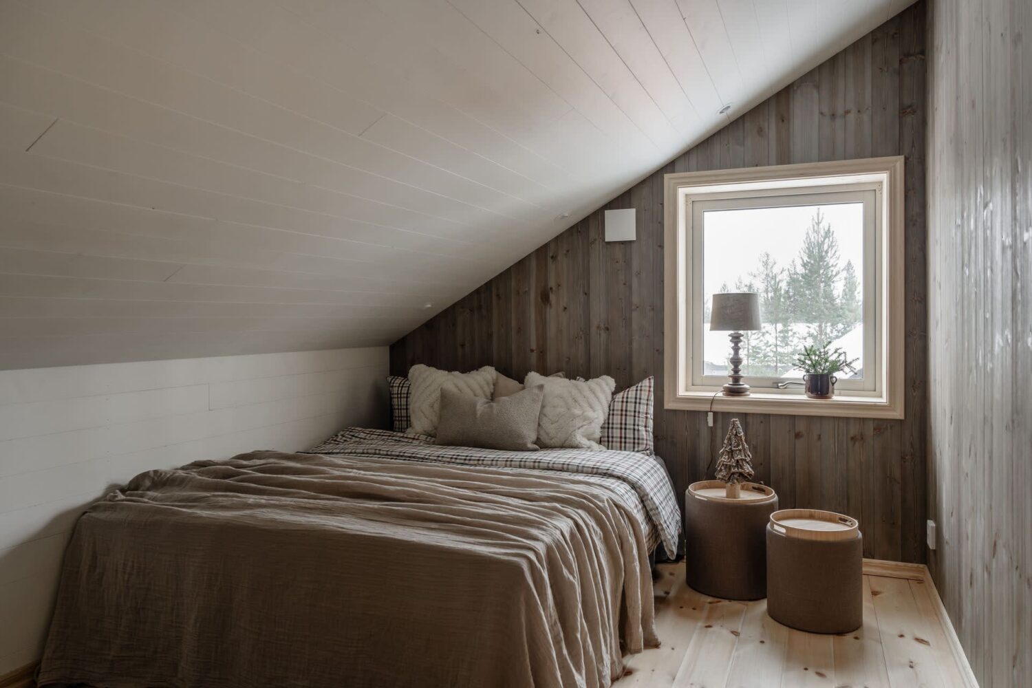 A Cozy Log House in Sweden 20 attic-bedroom-wooden-walls-nordroom