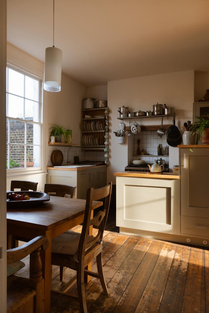 Cozy Cottage Style in a London House with a Garden 8 cozy-cottage-kitchen-wooden-floor-dining-space-nordroom