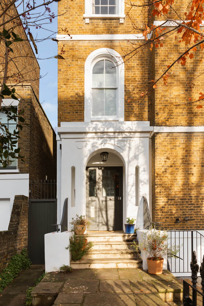 Cozy Cottage Style in a London House with a Garden 27 facade-georgian-house-nordroom