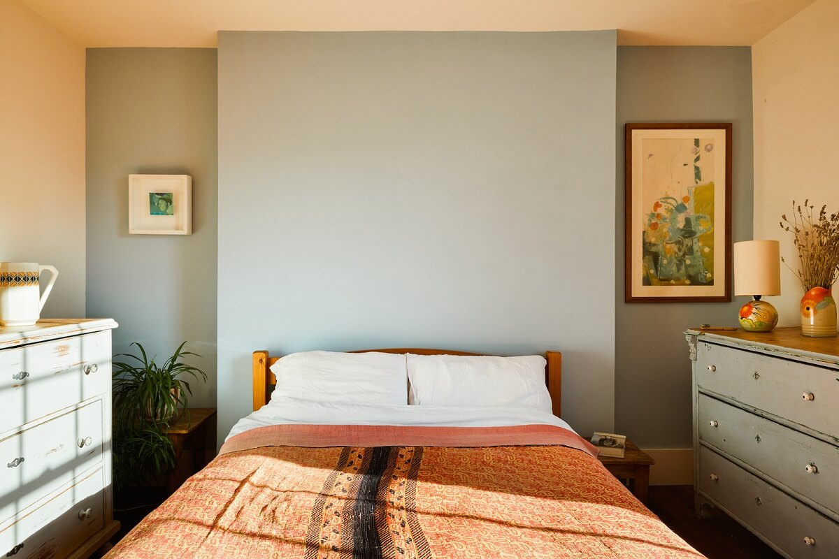 Cozy Cottage Style in a London House with a Garden 15 light-blue-feature-wall-bedroom-nordroom