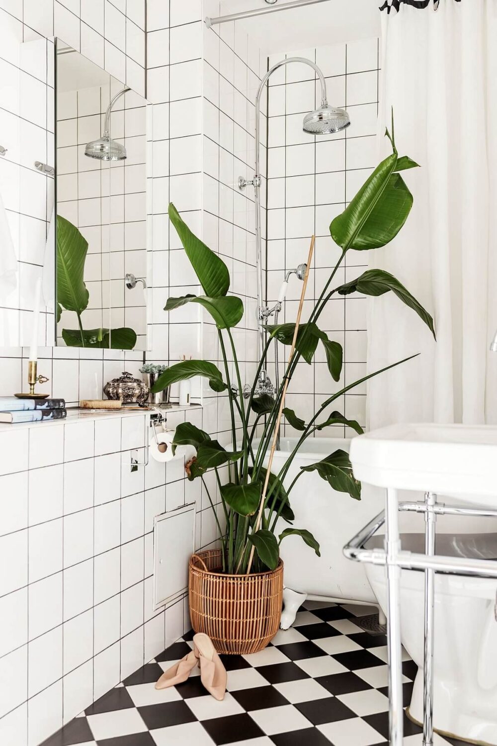 Stunning Fireplaces in a Historic Stockholm Apartment 25 bathroom-black-white-checkerboard-floor-nordroom