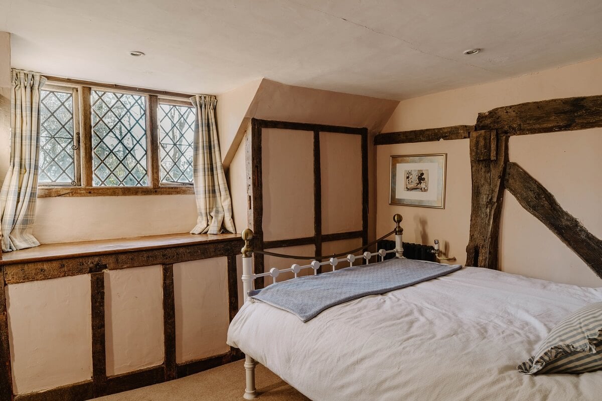 A Cozy Historic English Country House with Exposed Beams 17 bedroom exposed beams nordroom