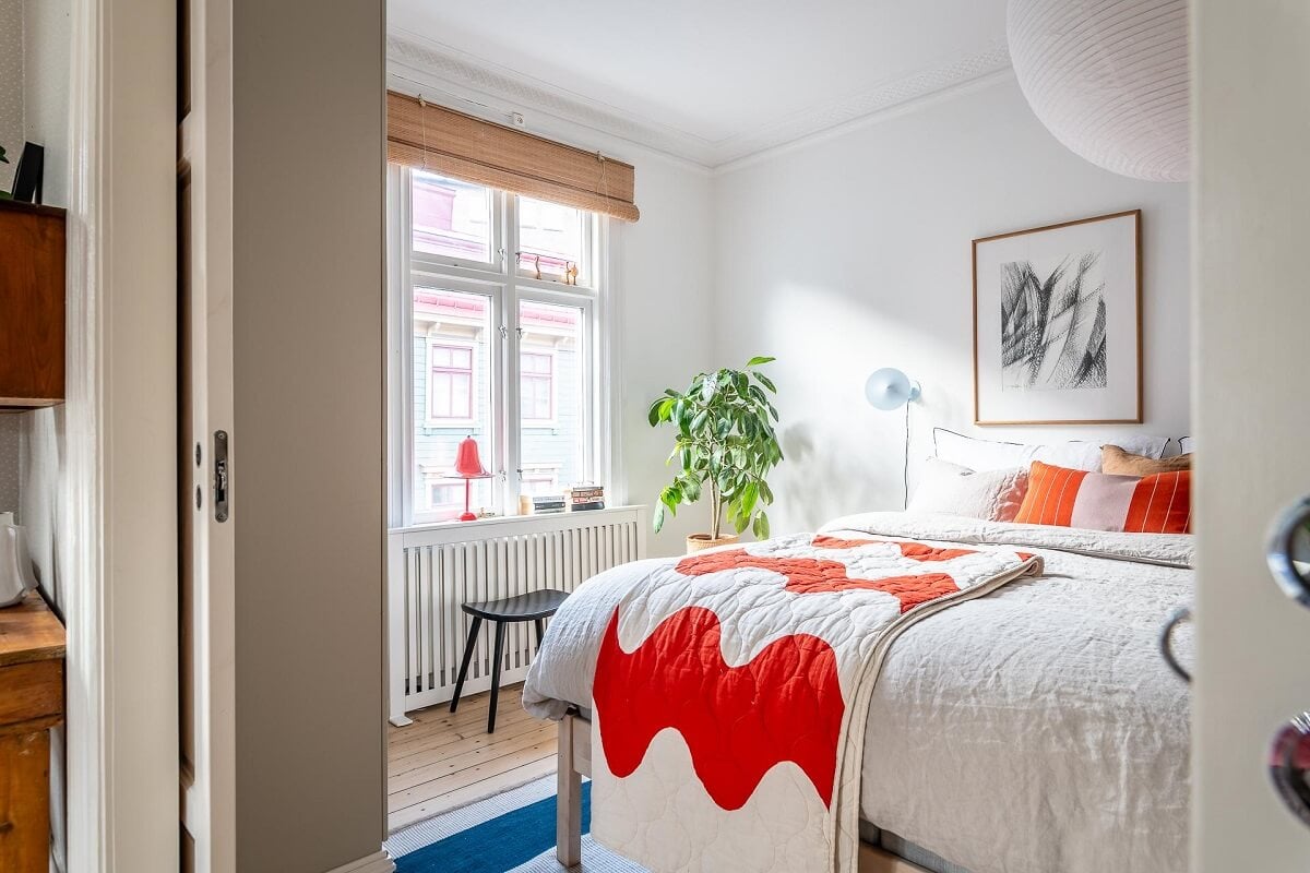 Primary Color Accents in a Light Swedish Apartment 11 bedroom-red-blue-color-accents-nordroom