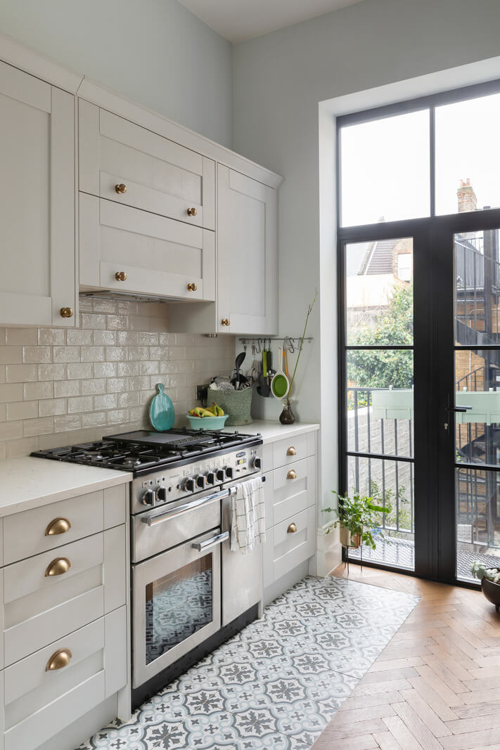 A Victorian House in London with Three Outdoor Spaces 5 beige ktichen white subway tiles