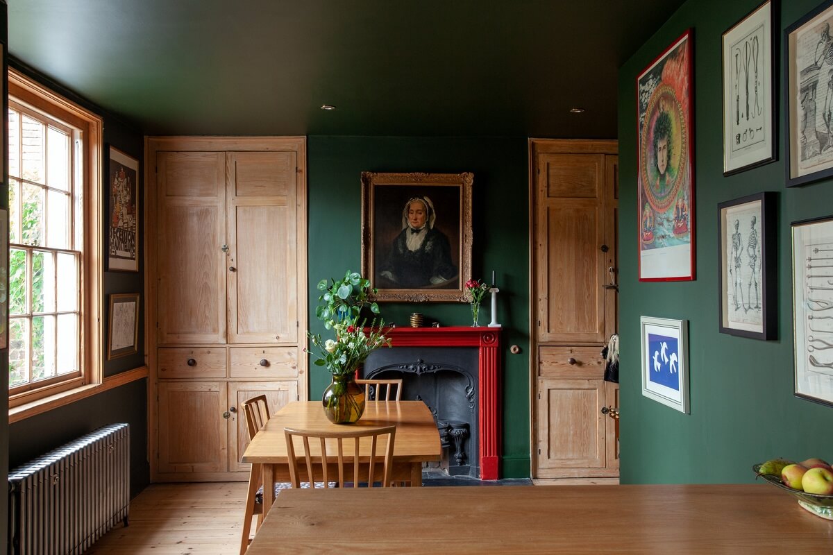 50+ Rooms That Prove ‘The Unexpected Red Theory’ Really Works 51 dark-green-dining-room-red-fireplace-nordroom