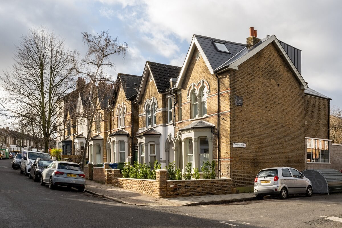 A Renovated Victorian House with Oak Features 26 exterior victorian townhouse london