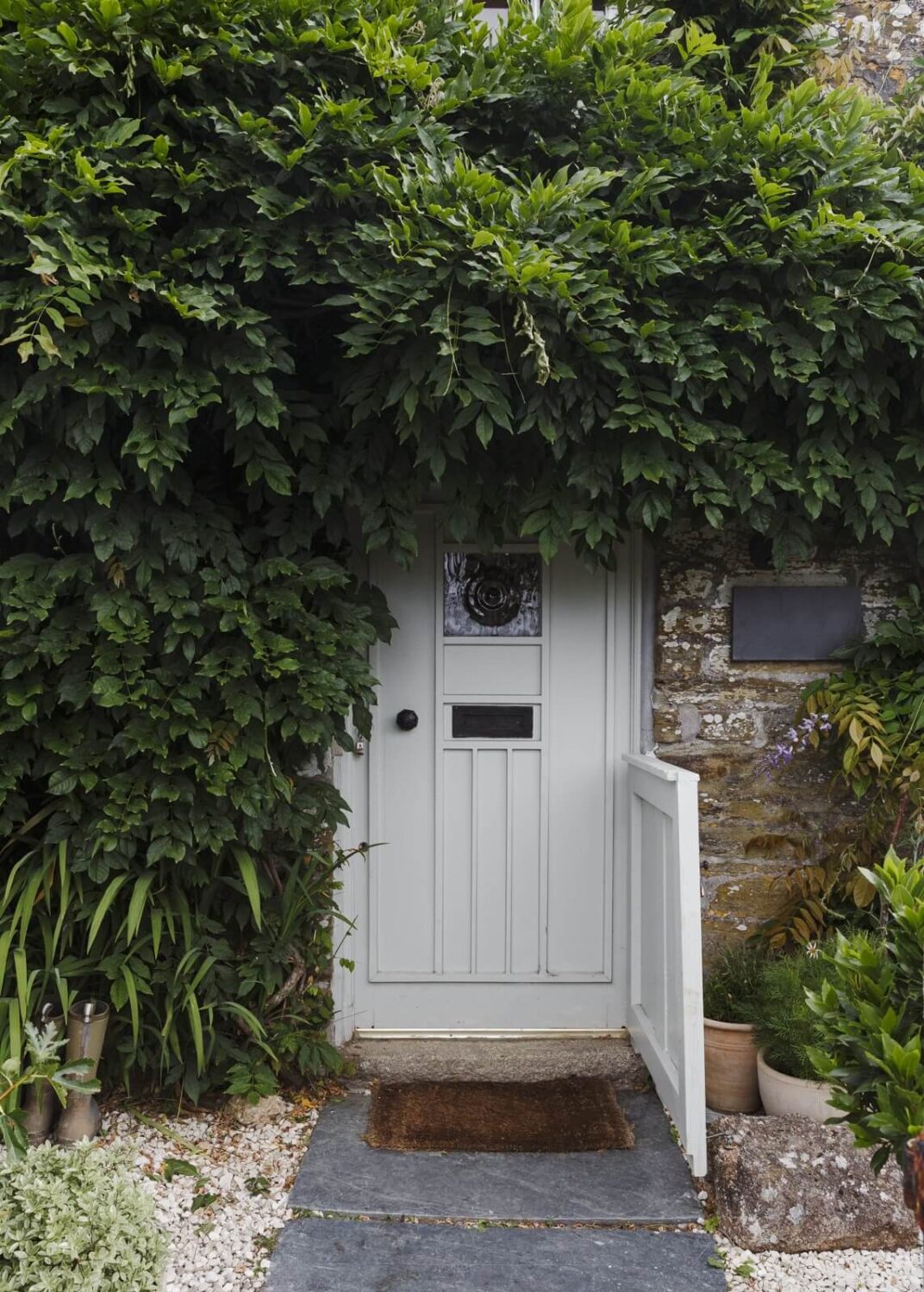 A Serene English Cottage in Cornwall 22 front-door-english-house